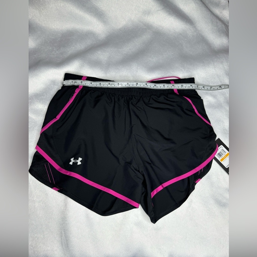 NWT / Under armour fly by 3” shorts size women’s small